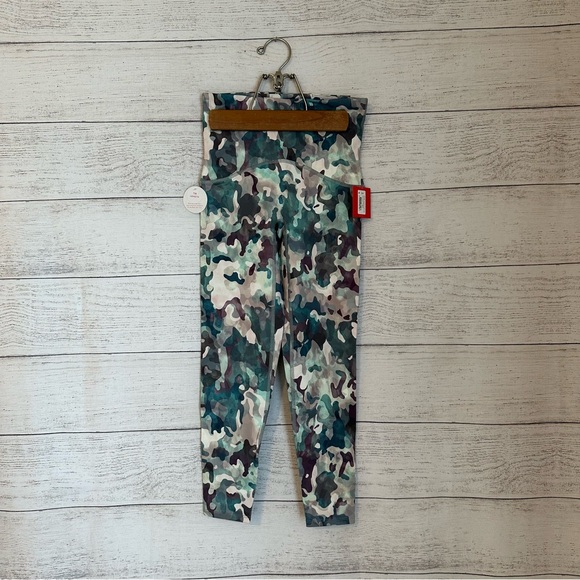 NWT Spanx Active Printed 7/8 Leggings in Painted Camo Pink/Muilt. - Picture 1 of 9